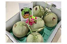 【先行予約受付中】「メロン熊ストラップピンク」と「夕張メロン大箱8kg（等級：優　4～6玉入り）」セット W39