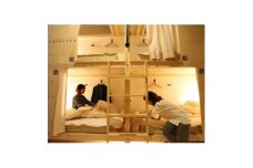 Hostel TOMAR＜バス停目の前で富良野観光の街中で便利な立地!男女共用ドミトリー1名様宿泊券【1392044】