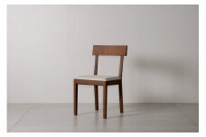 SORIDOME chair　樹種：ウォールナット　カラー：白