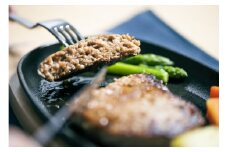 憎々しいほど肉肉しい！　自家製ハンバーグセット
