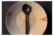 漆を使った手彫りの丸スプーン 1本【受注生産】《厚真町》【WOOD IKOR】 スプーン 漆 木製 カトラリー 日用品 雑貨 食器 北海道 [AXBI001]