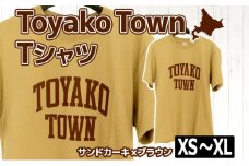 Toyako Town Tシャツ サンドカーキ×ブラウン サイズ：XL