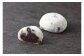 十勝産の大粒の黒豆が入った黒豆大福。十勝産の小豆を使った粒あんは風味が豊かで、飽きのこない味に仕上げております。