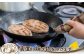 表面を焼いて美味しさを閉じ込めます。