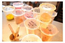 木製パレットとパレット用絵の具10個