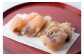 セイロで蒸しあげた餅粉のモチモチ感とくるみのサクサク感が絶妙！