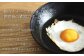 蓄熱性が高いので、揚げ物するとき油の温度を一定に保つことが可能。食材を入れても温度が下がらずカラッと揚がります。