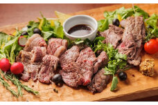 ★３月発送分★家族・友達とBBQ！「山形村短角牛BBQセット（冷凍：肩ロースステーキ250g×2P、上カルビ200g×1P）」いわて 山形村 短角牛 牛肉 牛 赤身 セット 国産飼料 100％ 希少 貴重 数量限定 人気 アウトドア パック