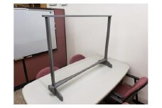 飛沫感染防止パネル　Round table type S　グレー (外形サイズ：幅721mm×高さ592mm)