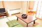 窓からの暖かい光と清潔感のあるお部屋で、ごゆっくりお過ごし下さい。
