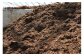 地熱と温泉施設を活用し、馬ふんから堆肥を生産しています。