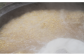 自家製大豆を薪をくべて大鍋で茹でます。
