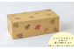 てづくりのスタンプを押した箱に入れてお届け。季節によってデザインが変わります。