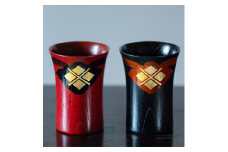 秀衡カップ2個　(朱・黒) / 漆器 お酒 ジュース おちょこ ぐいのみ グラス 食器 漆塗 うるしぬり 手塗り 木製 伝統工芸品 和 お正月 高級 結婚 新築祝い お祝い 贈答 贈り物 プレゼント ギフト 香典返し お返し おもてなし