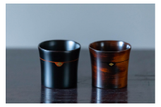 栃ぐいのみ２個　(黒・木目) / 漆器 お酒 おちょこ ぐいのみ グラス 食器 漆塗 うるしぬり 手塗り 木製 伝統工芸品 和 お正月 高級 結婚 新築祝い お祝い 贈答 贈り物 プレゼント ギフト 香典返し お返し おもてなし
