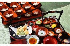 盛り出し式平泉わんこそば(特)食事券 / 平泉 観光 グルメ わんこそば 蕎麦 更科そば 元祖盛り出し式 名物 ご当地料理 天ぷら 食事券 利用券