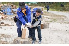 薪割り体験と語り部（体験時間は3時間程度）
