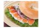 【盛付け例】サケ冷燻製のサンドウィッチ