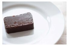 カカオ分７０％のチョコレートと発酵バターで焼き上げた濃厚ショコラテリーヌ
