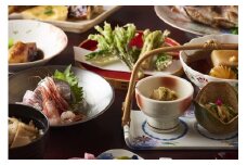 【令和6年産 コシヒカリ (精米) 10kg×湯田川温泉 つかさや旅館】旬の特産品と宿泊利用券セット