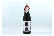 【4年連続金賞受賞酒】 米鶴 巨匠 大吟醸 1.8L×1本 日本酒 [小田部商店 山形県 高畠町 tk06ayt180048] 大吟醸 4年連続金賞受賞酒 ワイングラスでおいしい日本酒アワード プレミアム大吟醸部門 最高金賞受賞 お酒 酒