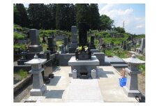 墓地清掃サービス
（清掃2人×2時間、生花1回）