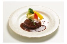 No.1199国産黒毛和牛福島牛＆うつくしまエゴマ豚　生ハンバーグ　網脂包み　120g×5個