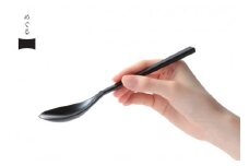 [めぐるの匙 (さじ)・黒] ダイアログ・イン・ザ・ダーク × 会津漆器 目を使わない人の特別な感性を活かして、最高の口当たりと持ち心地を追求した漆のスプーン｜伝統工芸 手仕事 木製漆器 国産漆 日本製 スプーン ギフト 贈り物 エル・グルメ水川発酵食道で紹介 [0792]