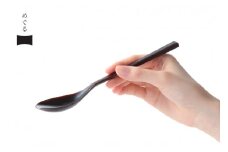 [めぐるの匙 (さじ)・溜] ダイアログ・イン・ザ・ダーク × 会津漆器 目を使わない人の特別な感性を活かして、最高の口当たりと持ち心地を追求した漆のスプーン｜伝統工芸 手仕事 木製漆器 国産漆 日本製 スプーン ギフト 贈り物 エル・グルメ水川発酵食道で紹介 [0793]