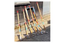 選べる姫鍬の平鍬｜クワ くわ 鍬 農機具 畑仕事 畑 農園 農業 農業用品 耕作鍬 農作業 除草作業 除草 草取り 草とり 鍛冶屋 庭 植物 家庭菜園 庭作業 草ぬき 土壌 [0863]