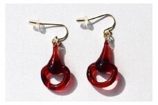 オリジナルアクセサリー ハーフビットピアス RED　(イヤリングに変更可)【3800701】