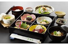 【猫啼温泉 井筒屋】昼食（松花堂弁当）付お部屋出しペア日帰りプラン【04009】