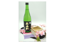 【三春のお酒】三春駒 黒ラベル 720ml×1本 【地酒 さけ アルコール 瓶 お中元 父の日 夏 ギフト プレゼント 贈り物 贈答 お祝い ご自宅用】【07521-0034】