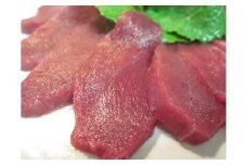 ダチョウ モモ肉 約500g ダチョウ肉 赤身肉 ヘルシー 低脂肪 低カロリー 高たんぱく質 鉄分 豊富 真空パック 上質 抗生物質不使用 成長ホルモン不使用 国産 ダイエット 健康志向 グルメ ギフト 産地直送 (C05-005)