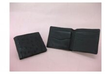 オーストリッチ 半財布（黒） 高級皮革 丈夫 柔らか 上質 風合い 本革 財布 オーストリッチ 高級品 牛革 内側加工 シンプルデザイン ビジネス オーストリッチレザー 使用 オーストリッチ ダチョウ ダチョウ革 ギフト プレゼント 茨城県 石岡市 (C05-016)