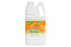 緑の魔女泡タイプバス2L×8本セット | 洗剤 液体 環境配慮 バス用 浴槽 湯あか 大容量 1万件以上の口コミ 世界中で愛される ヌメリ 皮脂汚れ 中性タイプ 日常品 お風呂洗剤 バス用洗剤 大容量 業務用 口コミ人気 人気 湯あか 防カビ 中性 手にやさしい 茨城県 龍ケ崎市