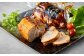 表面を揚げ焼きして旨みを封じ込めた後、じっくり煮込むことで、ほろほろと柔らかい食感を実現しました