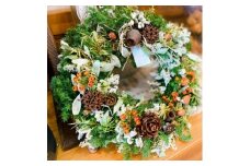 ＜11月下旬以降発送開始・数量限定＞常緑樹の香りあふれるクリスマスリース【1637756】