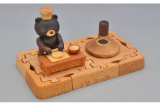 クマさんの精密木製玩具（生地伸ばし-枠付きセット）　小熊（こぐま）の木製おもちゃ　トレー　自動人形　かわいいドールハウス　楽しい不思議な木製歯車　精密木工