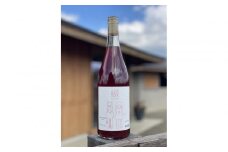 美浦村産のブドウを使用したワインと競走馬調教用ゼッケンのワインバッグ