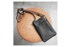 【minca】 全6色 栃木レザーのスマホショルダー /ブラック【小物 ファッション 人気 おすすめ 】