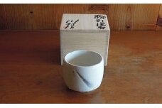 ３０－２　粉引湯呑（桐箱入）