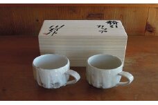 50-3 粉引夫婦マグカップ（桐箱入）