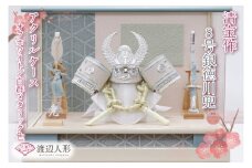 BL022 清宝作兜ケース飾り　8号銀徳川兜　アクリルケース　オフホワイト／白群メタリック色（AK6-1）