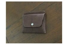 薄型ミニ財布 オイルヌメゴート革（チョコ） | 埼玉県 草加市 職人 手作業 上質 ギフト お祝い お洒落 長財布 職人技 風琴マチ お洒落 スマホ収納 お祝い 贈呈 プレゼント 記念 記念品 卒業 シーズン 贈り物 嬉しい 男性 女性 高齢 革 革財布 便利 長持ち ヤギ 山羊 山羊革 レーヨン 薄型 ミニ財布 小さめ