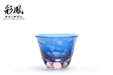 江戸切子 桜文様 ぐい吞 ブルーピンク M-53-BP  | 埼玉県 草加市 グラス 伝統工芸品 200ml  綺麗 伝統 日本 お土産 ギフト 誕生日 記念日 高級 海外 お土産 記念品 還暦祝い 酒器 ふるさと納税限定 限定品  職人 キレイ 上品 お祝い  ご褒美 オリジナル 日本土産  江戸切子 グラス コップ 日本製 プレゼント 贈り物 卒業祝い 就職祝い 記念品 贈答品 父の日 母の日