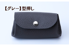 【型押しグレー】UNISOLE マルチケース ｜ 革小物 革 学生ブランド 手づくり ユニソレ おしゃれ 小物 革製品 プレゼント ギフト 贈り物 草加レザー 草加 獨協大学 大学生 草加市 埼玉県