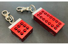 [№5720-7031]0139町工場職人がつくる､アルミ製ブロック型キーホルダー レッド