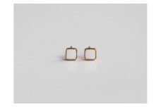 ピアス K18 ホワイト 七宝 | ゴールド ピアス ゴールドピアス ポイントピアス Point pierce 七宝ピアス 白 white アクセサリー 七宝 七宝焼き 18金 ジュエリー 上品 レディース 装飾 クリスマス 入学祝い 結婚記念日 記念日 お祝い 誕生日 ギフト 贈答 作家 作品 手仕事 伝統工芸 Kenichi Kondo 埼玉県 北本市