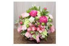 ＜ピンク系:バラ、トルコキキョウ+季節のお花＞生花アレンジメント【1379827】